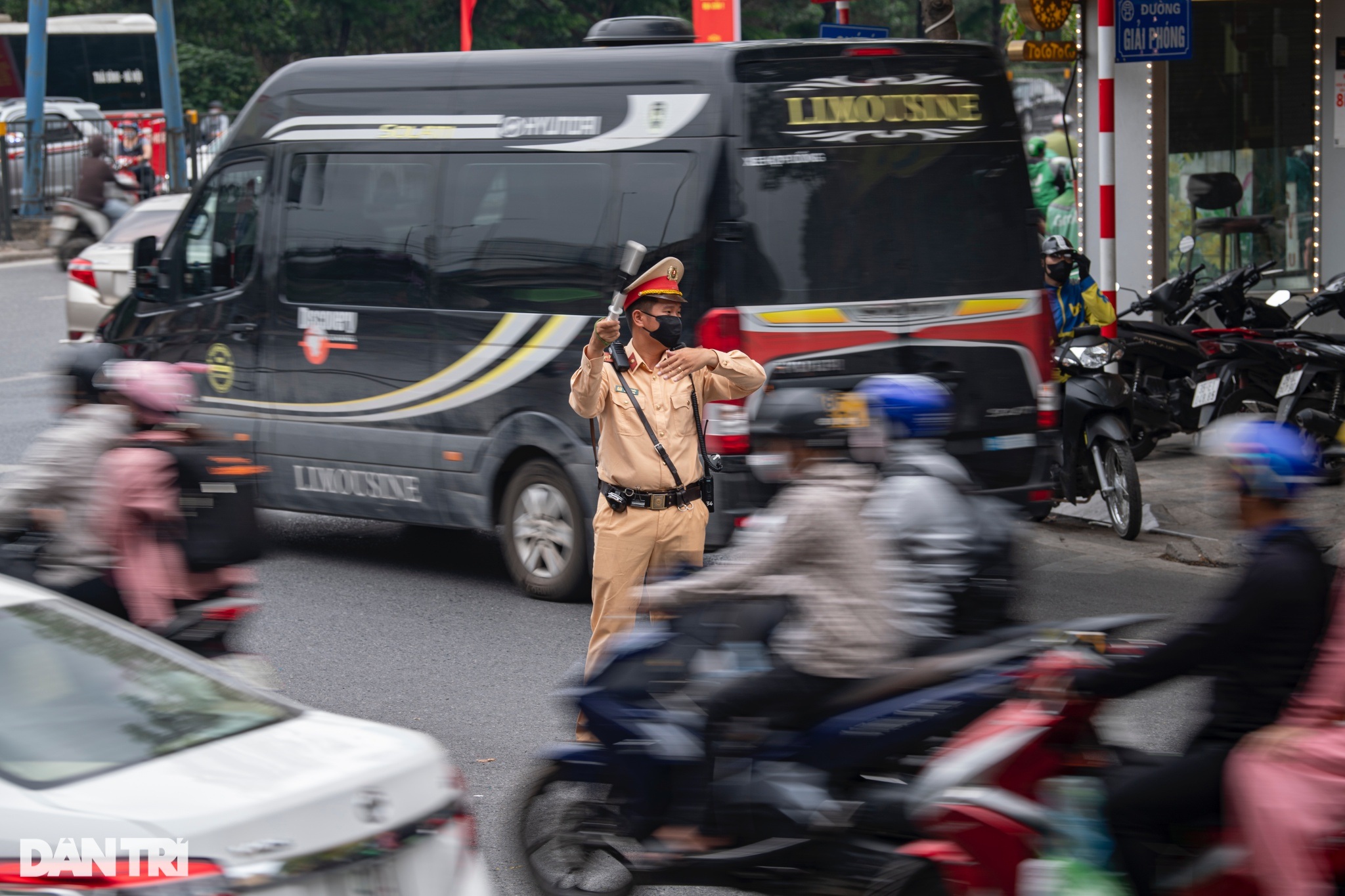 Mnoho řidičů bylo v den, kdy se po svátcích od 30. dubna do 1. května vrátili do Hanoje, překvapeno - 10 Nhiều tài xế bất ngờ trong ngày trở lại Hà Nội sau nghỉ lễ 30/4-1/5 - 10