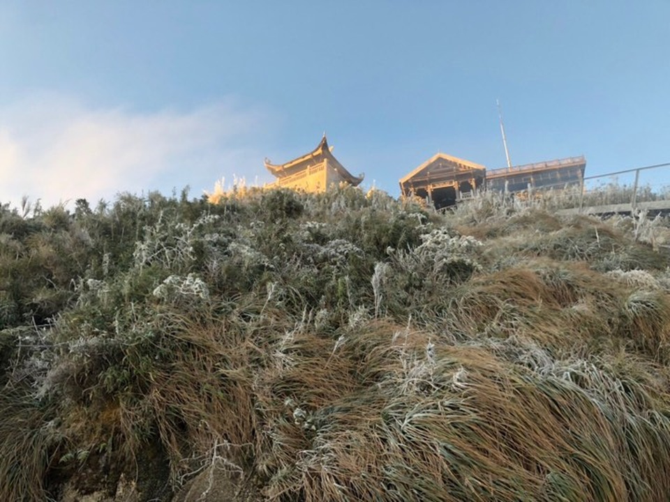 Lạnh âm độ C, đỉnh Fansipan mang cảnh sắc mùa đông châu Âu - 1 Lạnh âm độ C, đỉnh Fansipan mang cảnh sắc mùa đông châu Âu - 1