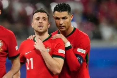 C.Ronaldo có hành động đặc biệt khi không dự đám tang Diogo Jota