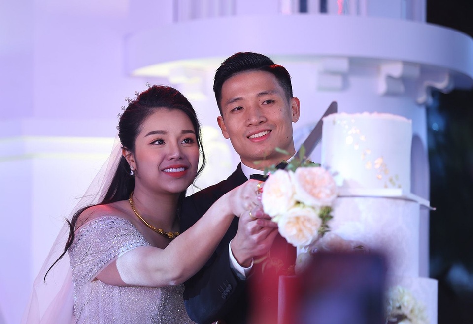 Đám cưới Tiến Dũng và Khánh Linh: Gần 2000 khách, bất ngờ quà cảm ơn - 5 Đám cưới Tiến Dũng và Khánh Linh: Gần 2000 khách, bất ngờ quà cảm ơn - 5