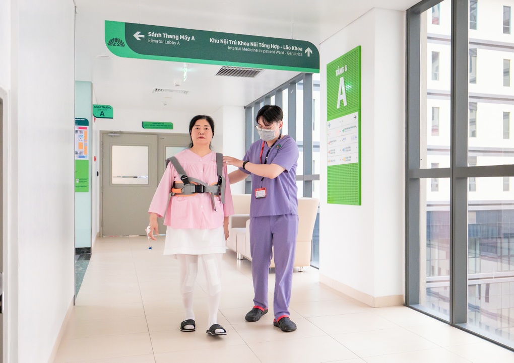 Thay khớp gối không cắt gân cơ, lấy lại vận động cho bệnh nhân biến dạng khớp 10 năm - 3 Thay khớp gối không cắt gân cơ, lấy lại vận động cho bệnh nhân biến dạng khớp 10 năm - 3
