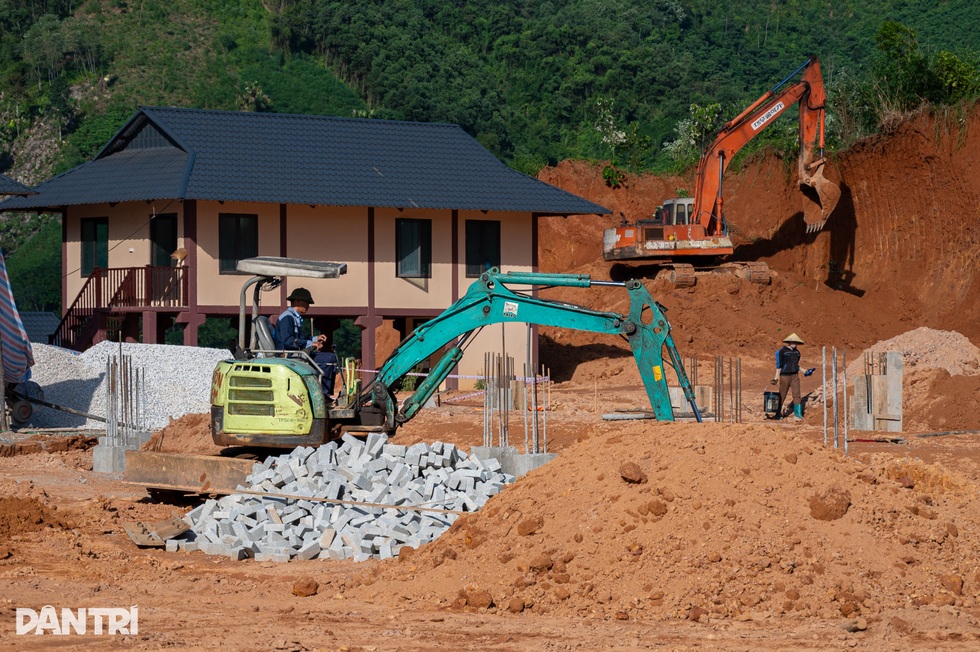 Ý Đảng hợp lòng dân: Tái định cư sau Yagi và “những ngôi làng của niềm tin”  - 14 Ý Đảng hợp lòng dân: Tái định cư sau Yagi và “những ngôi làng của niềm tin”  - 14