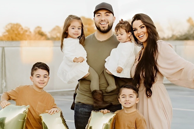 Cô gái mang thai liên tục trong 9 năm vì lý do không tưởng