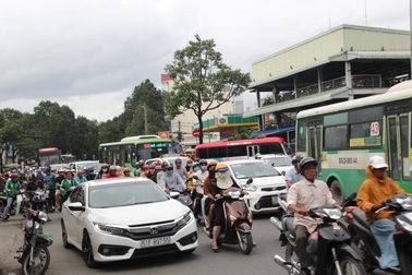 Phí đăng ký ô tô tại TPHCM là 20 triệu đồng