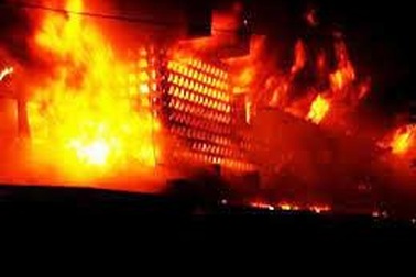 Cháy chợ trong đêm, thiệt hại gần 2 tỉ đồng