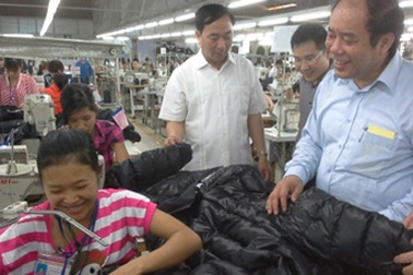 Công đoàn là cầu nối giữa người sử dụng lao động và người lao động