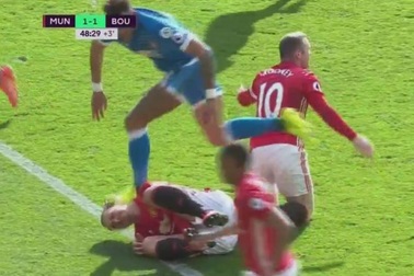 Tyrone Mings: “Tôi biết trước sẽ bị Ibrahimovic trả đũa”