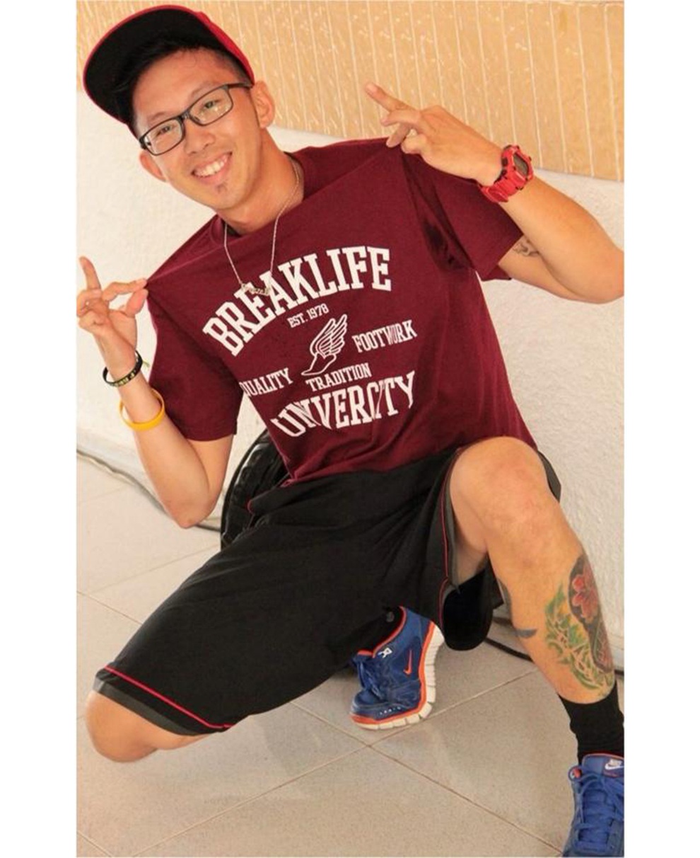 Tình nguyện viên nhảy hiphop truyền năng lượng ở bệnh viện tuyến đầu - 1 Tình nguyện viên nhảy hiphop truyền năng lượng ở bệnh viện tuyến đầu - 1