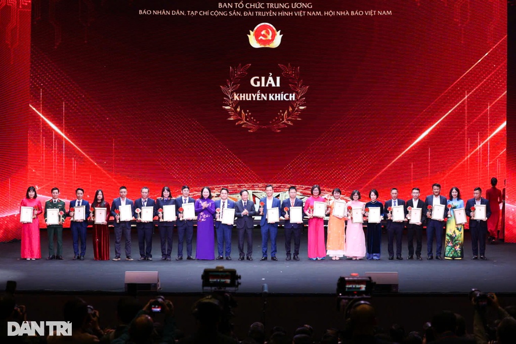 Báo Dân trí đoạt giải Khuyến khích giải Búa liềm vàng - 2 Báo Dân trí đoạt giải Khuyến khích giải Búa liềm vàng - 2