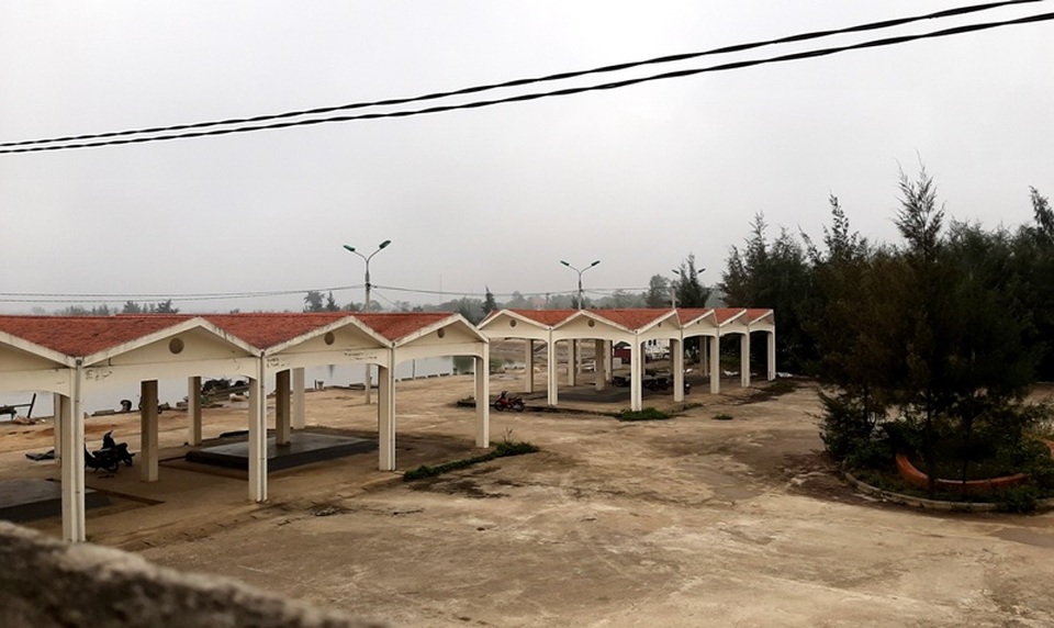 Vì sao bến cá 43 tỷ đồng phải bỏ hoang suốt nhiều năm? - 2 Vì sao bến cá 43 tỷ đồng phải bỏ hoang suốt nhiều năm? - 2