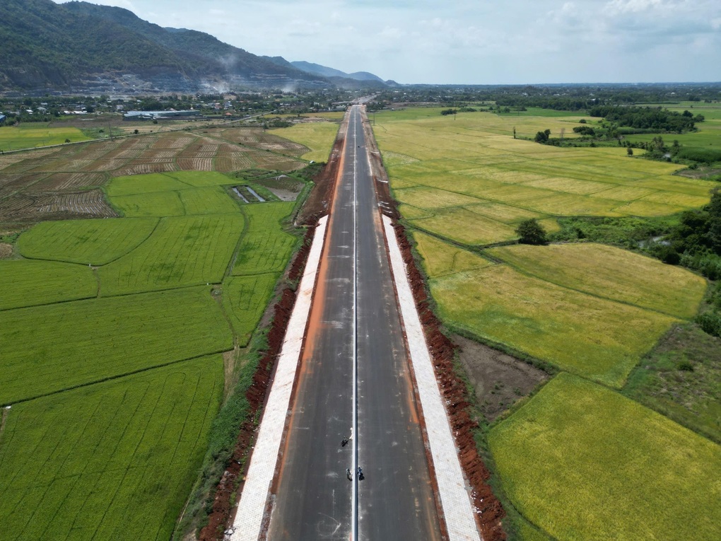 Bà Rịa - Vũng Tàu và hành trình trở thành trung tâm logistics, du lịch - 3 Bà Rịa - Vũng Tàu và hành trình trở thành trung tâm logistics, du lịch - 3
