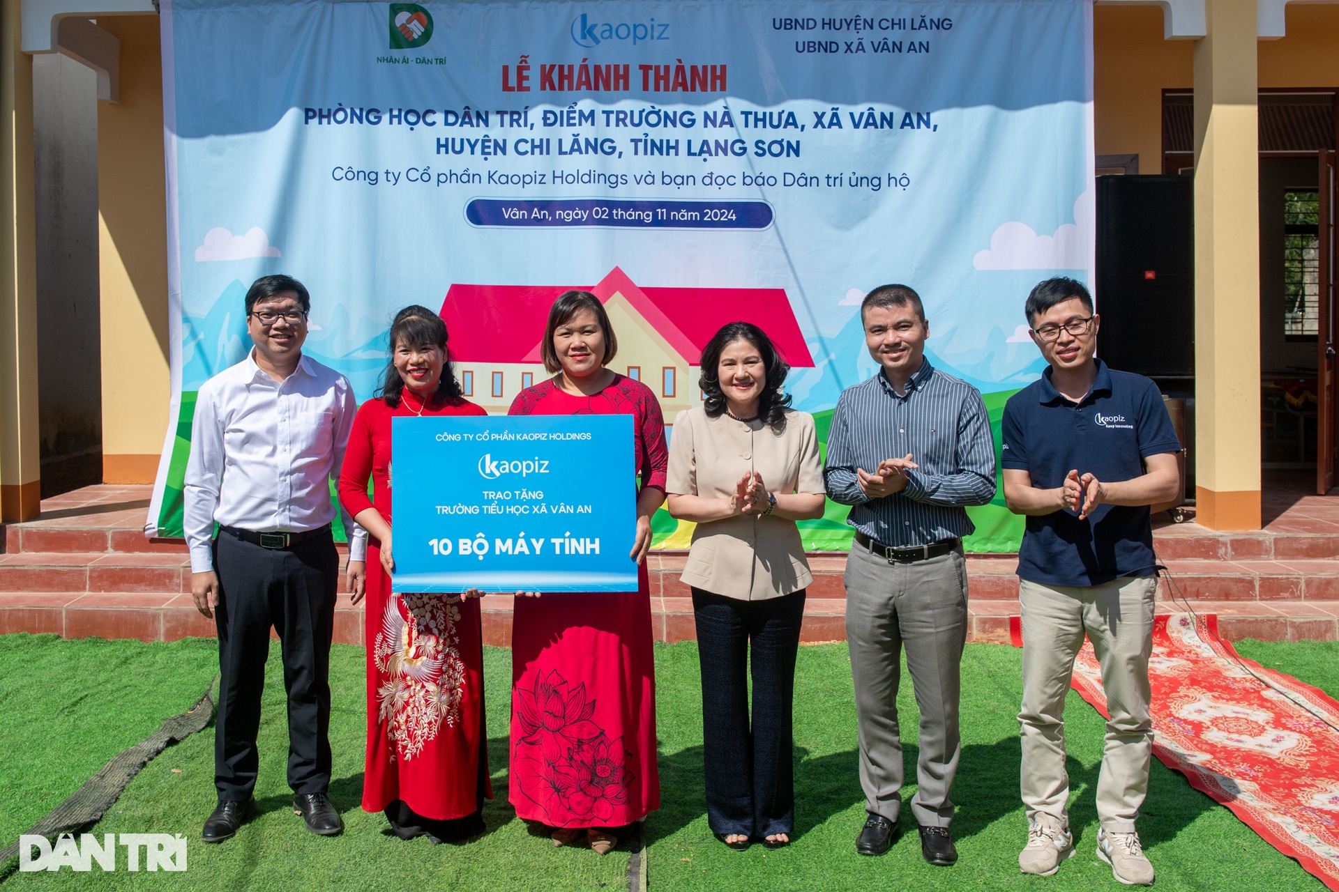 Thứ trưởng Nguyễn Thị Hà khánh thành điểm trường Nà Thưa - 18 Thứ trưởng Nguyễn Thị Hà khánh thành điểm trường Nà Thưa - 18