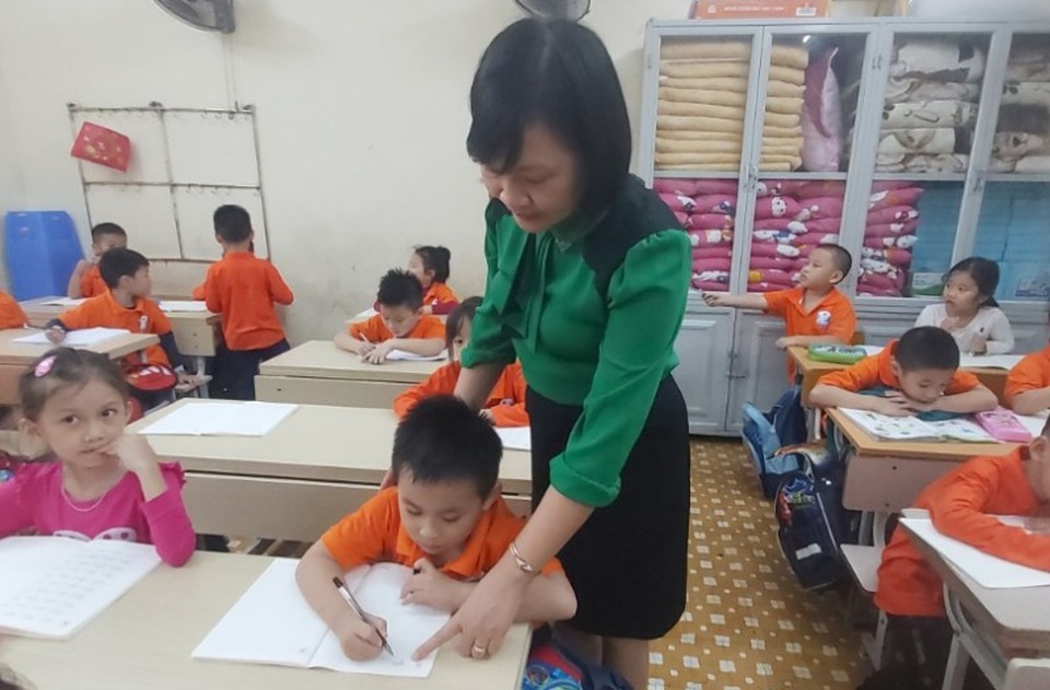 Sách giáo khoa lớp 1: Cần thêm ca dao, tục ngữ Việt Nam - 2 Sách giáo khoa lớp 1: Cần thêm ca dao, tục ngữ Việt Nam - 2