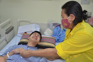 Hoàn cảnh đáng thương của chàng trai một tay dành cơ hội cứu mẹ