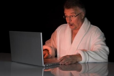 Tác hại khi xem phim giường chiếu quá sớm hoặc quá muộn