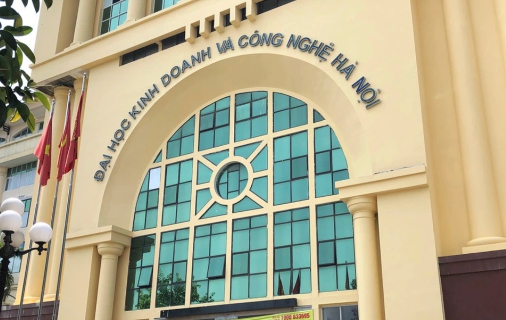 កាន់នាយកសាកលវិទ្យាល័យពាណិជ្ជកម្ម និងបច្ចេកវិទ្យា ទទួលខុសត្រូវលើការបណ្តុះបណ្តាលខុសច្បាប់ - ១ Quy trách nhiệm Hiệu trưởng ĐH Kinh doanh Công nghệ vì đào tạo chui - 1