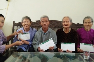 Hơn 40 triệu đồng của tập thể công nhân đóng tàu DAEWOO tại Hàn Quốc đến với người dân vùng lũ