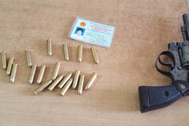 2 công an "rởm" nổ súng bắn công an "thật"