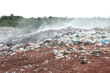 Huyện "xin" chở rác về thành phố xử lý