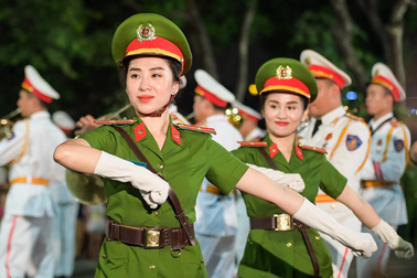 Nữ đại tá công an có thể được kéo dài 5 năm công tác