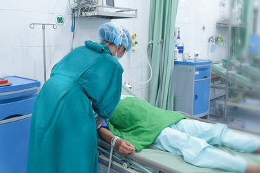 Cứu sống nam thanh niên bị vật nhọn đâm thấu ngực trái