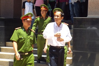 Hoãn tòa cấp cao vụ nguyên trưởng công an huyện cùng 3 thuộc cấp “ăn chặn” trầm kỳ