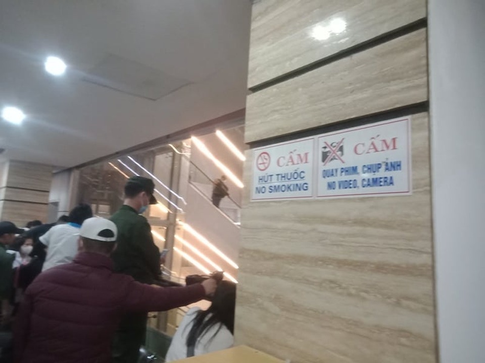 Giữa “cơn bão” thổi giá khẩu trang, chợ thuốc Hapulico cấm quay phim, chụp ảnh! - 1 Giữa “cơn bão” thổi giá khẩu trang, chợ thuốc Hapulico cấm quay phim, chụp ảnh! - 1