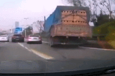 Những tai nạn kinh hoàng vì xe chở quá khổ, quá tải