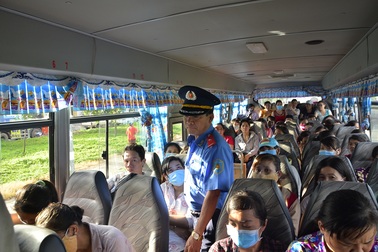 Ra quân xử lý “hung thần” đưa đón công nhân