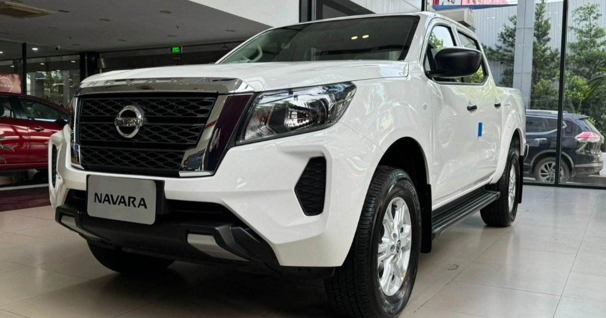 Trang bị ngoại thất của Navara EL 2WD Nâng cấp không phong phú như các mẫu xe cùng tầm giá (Ảnh: Bảo Ngọc).