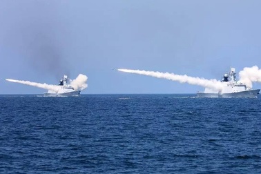 Việt Nam phản đối Trung Quốc tập trận, bắn tên lửa ở Biển Đông