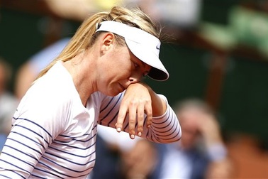 “Búp bê” Sharapova thành cựu vương