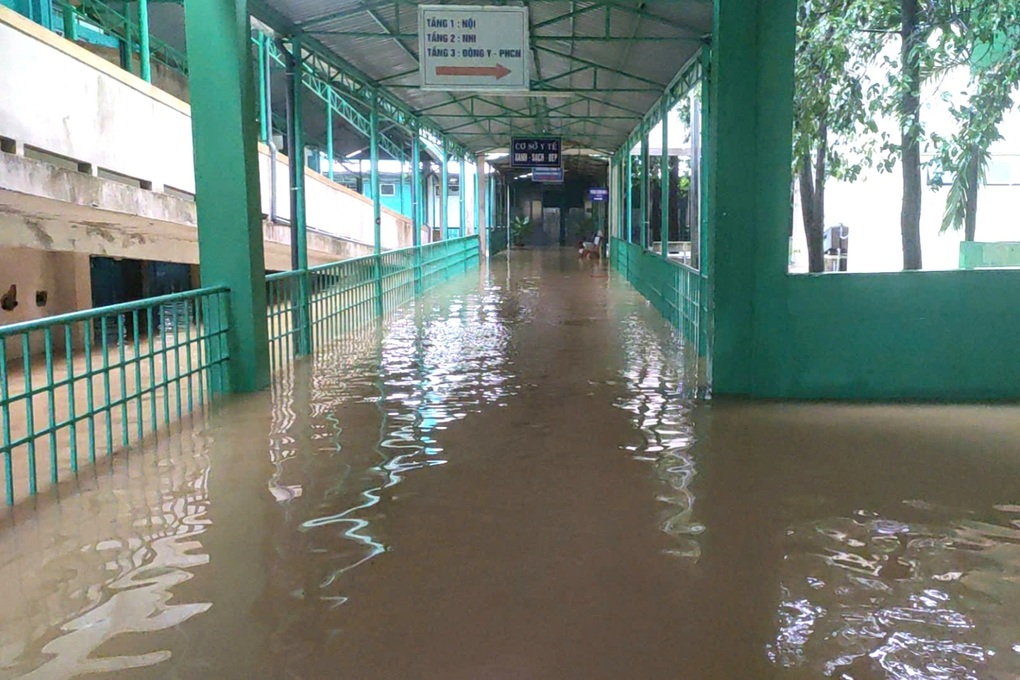 Thực hư hơn 200 bệnh nhân, người thân bị cô lập trong bệnh viện 3 ngày? - 1 Thực hư hơn 200 bệnh nhân, người thân bị cô lập trong bệnh viện 3 ngày? - 1