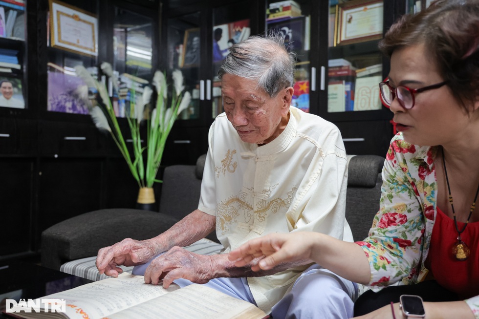 Cuộc sống ở tuổi U100 của nhạc sĩ Phạm Tuyên trong căn nhà đặc biệt - 5 Cuộc sống ở tuổi U100 của nhạc sĩ Phạm Tuyên trong căn nhà đặc biệt - 5