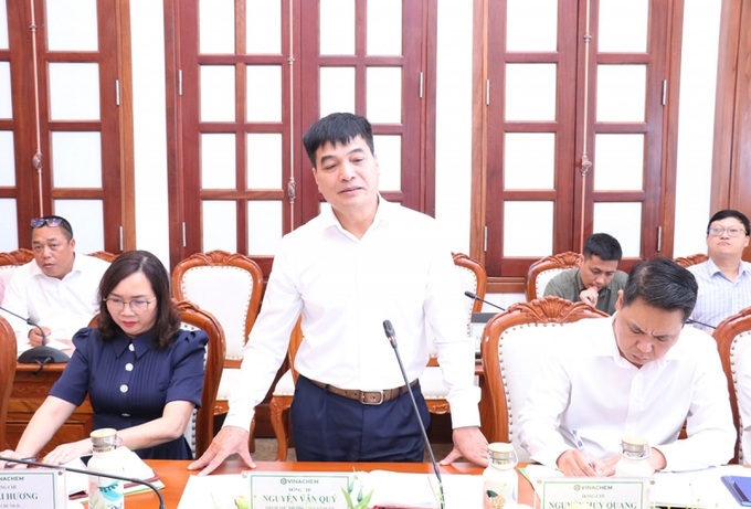 Ông Nguyễn Văn Quý, Phó Bí thư Thường trực Đảng ủy Tập đoàn Hóa chất Việt Nam báo cáo việc thực hiện Chỉ thị số 29-CT/TW của Tập đoàn