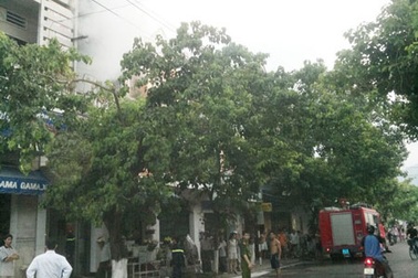 Vợ chồng đi coi thi đại học, nhà bốc hỏa