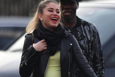 Bạn gái xinh đẹp của Pogba bất ngờ khoe bụng bầu