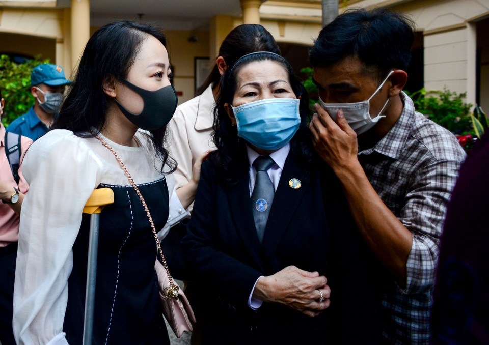 Nữ tiếp viên hàng không bị tài xế xe Mercedes tông vẫn quyết kháng cáo - 8