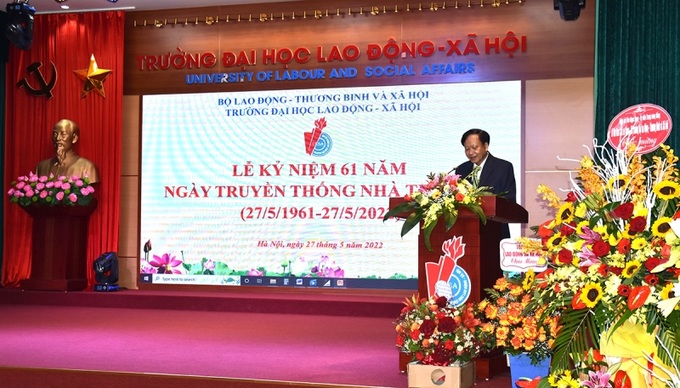 NGƯT.TS. Hà Xuân Hùng - Bí thư Đảng ủy, Hiệu trưởng Trường Đại học Lao động - Xã hội đọc diễn văn kỷ niệm 61 năm Ngày truyền thống Nhà trường

