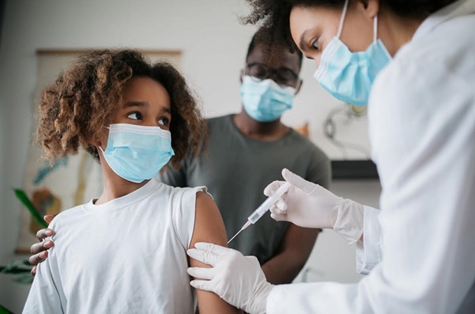 Tiêm vaccine Covid-19 cho trẻ vị thành niên luôn là mối quan tâm hàng đầu của các chuyên gia y tế. Ảnh: Getty Images
