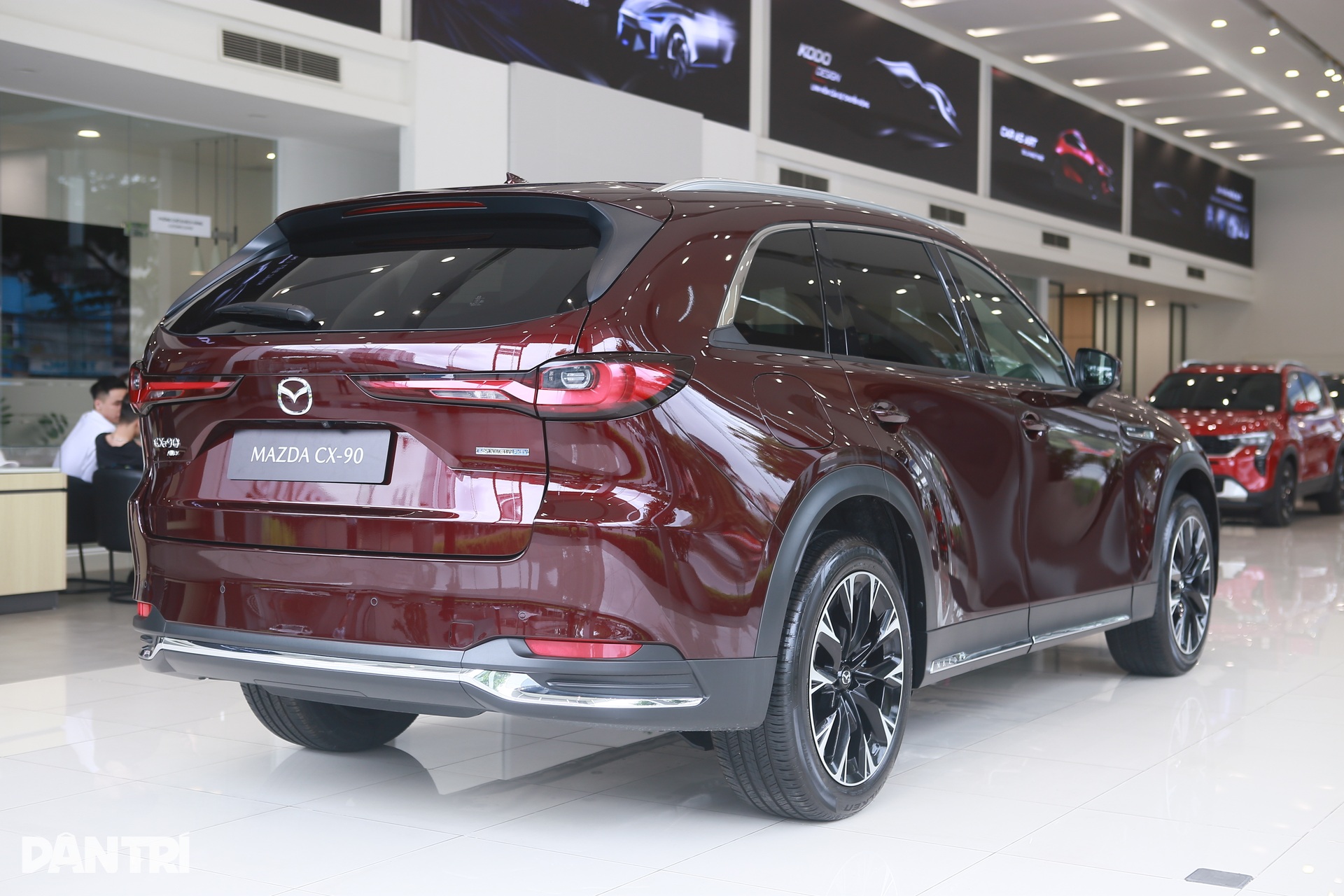 Mazda CX-90 PHEV giá gần 2,5 tỷ đồng được trang bị những gì? - 2