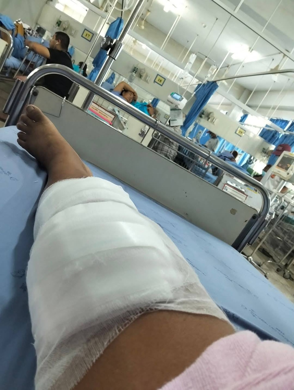 Người phụ nữ xử lý khó ngờ khi bị rắn hổ chúa cắn trong rừng - 2 Người phụ nữ xử lý khó ngờ khi bị rắn hổ chúa cắn trong rừng - 2