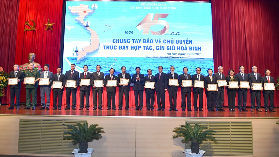 5000km biên giới và chủ quyền trên Biển Đông sau 45 năm đất nước thống nhất - 2 5000km biên giới và chủ quyền trên Biển Đông sau 45 năm đất nước thống nhất - 2