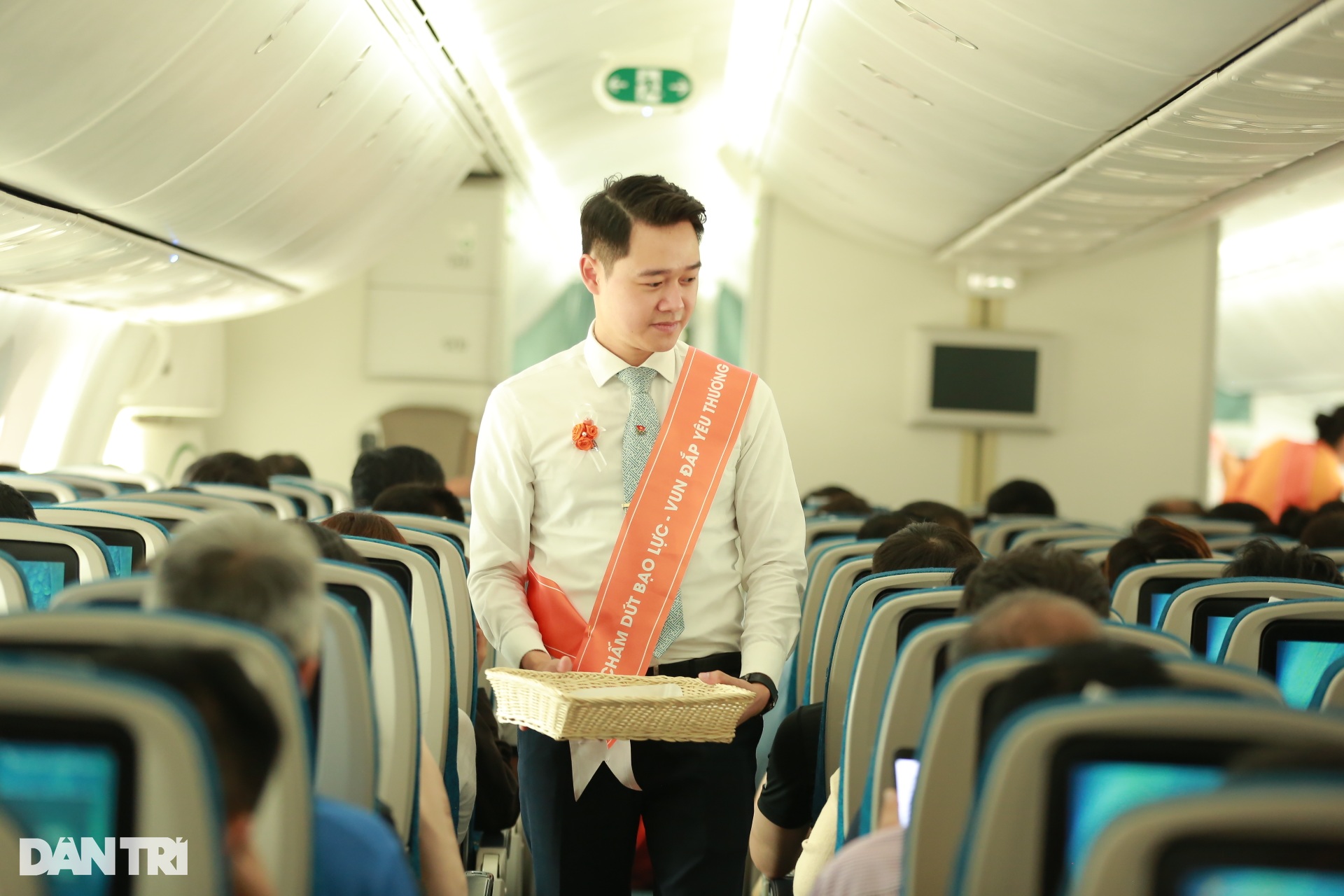 Chuyến bay Tô cam bầu trời vì bình đẳng giới - 5 Chuyến bay Tô cam bầu trời vì bình đẳng giới - 5
