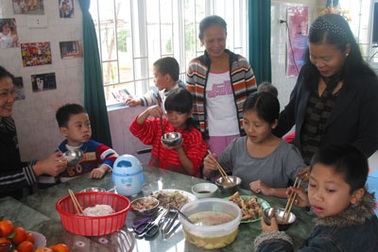 San sẻ yêu thương cho những bé em bị bỏ rơi có HIV