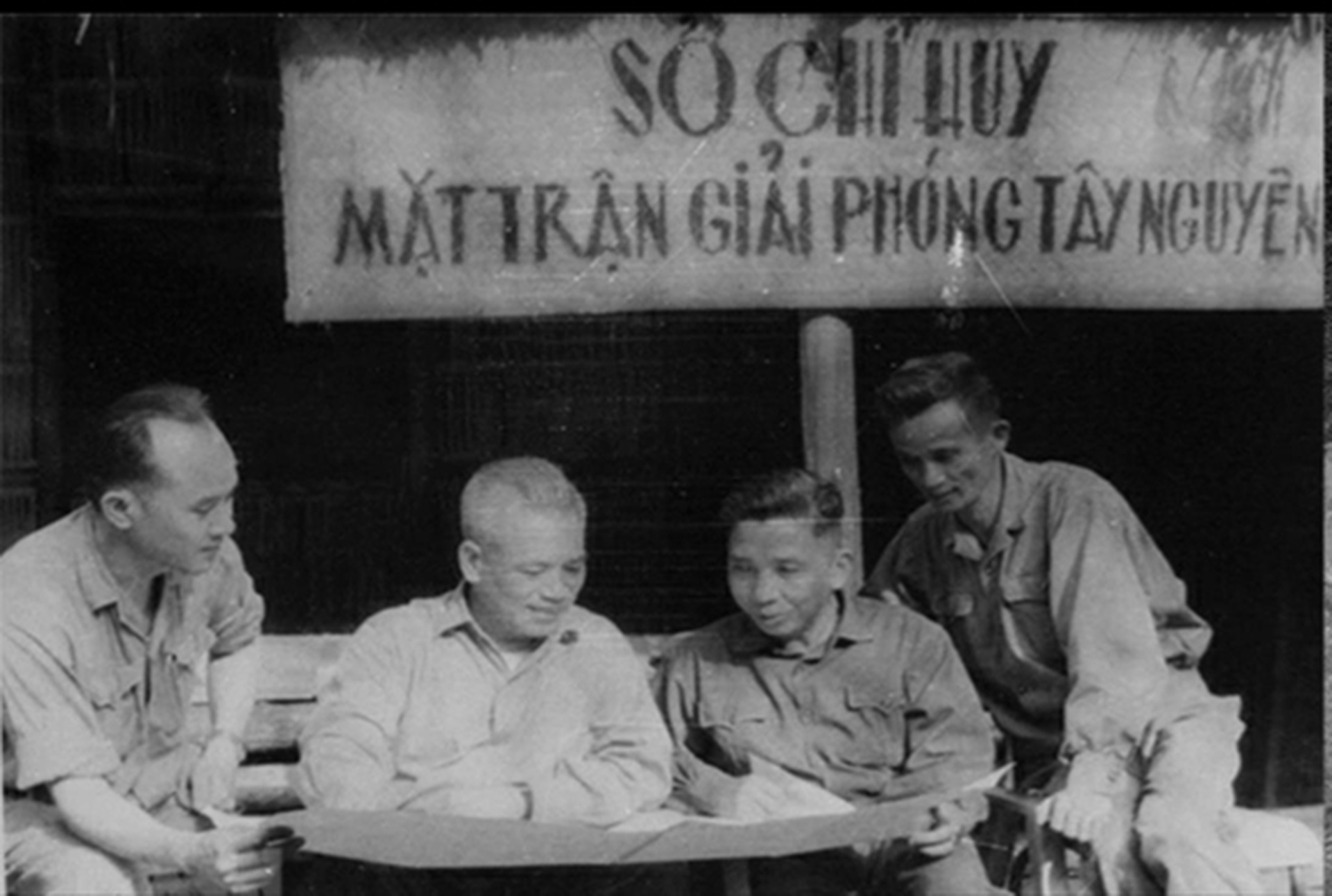 Đòn điểm huyệt trong mùa Xuân đại thắng - 2 Đòn điểm huyệt trong mùa Xuân đại thắng - 2