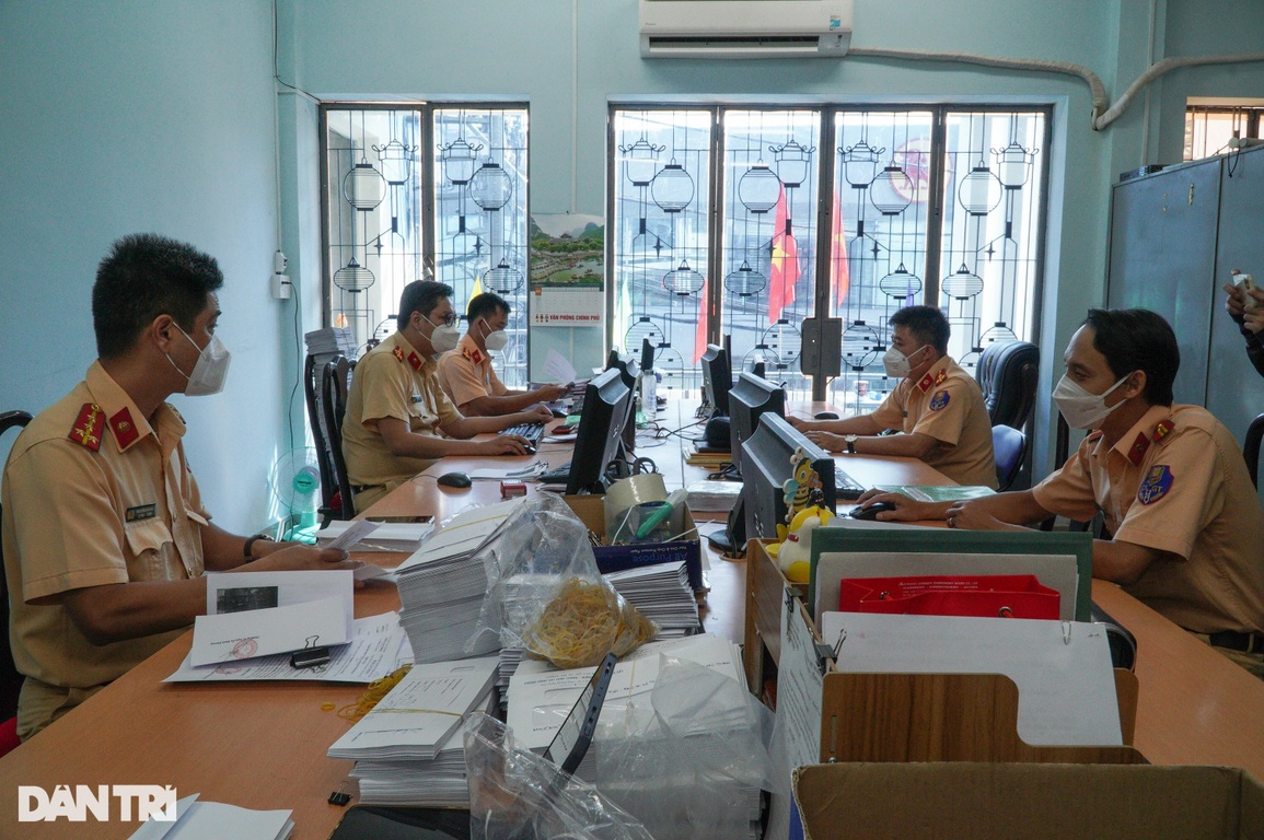 Trong 3 tháng, 20.000 trường hợp vi phạm giao thông bị phạt nguội tại TPHCM - 1 Trong 3 tháng, 20.000 trường hợp vi phạm giao thông bị phạt nguội tại TPHCM - 1