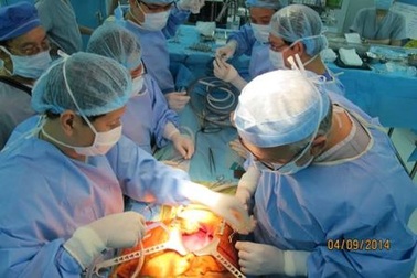 Ghép thành công lá gan của mẹ cho con gái 1 tuổi