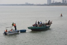 Vụ 2 nam sinh bị sóng biển cuốn mất tích: Đã tìm thấy một thi thể