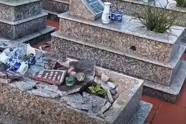 Mộ liệt sĩ ở Hải Phòng bị đập phá